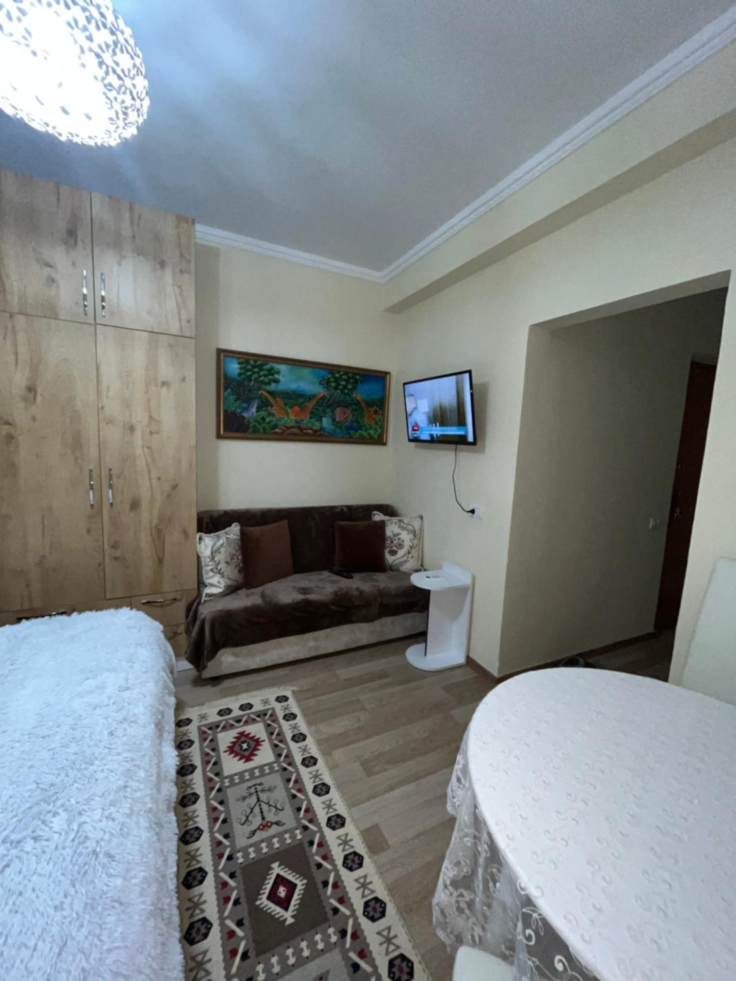 Evis House Leilighet Tiranë Eksteriør bilde